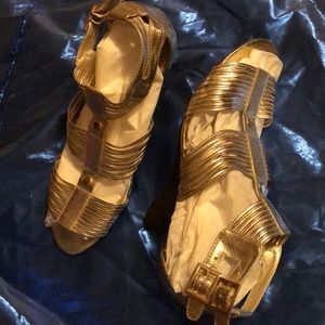 Gold sandals 8/12half great condition